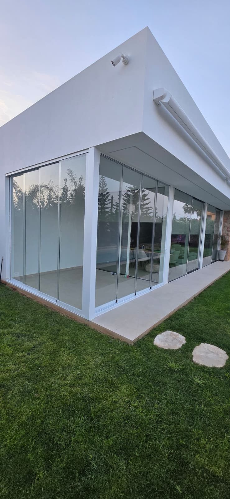 Terraza moderna acristalada